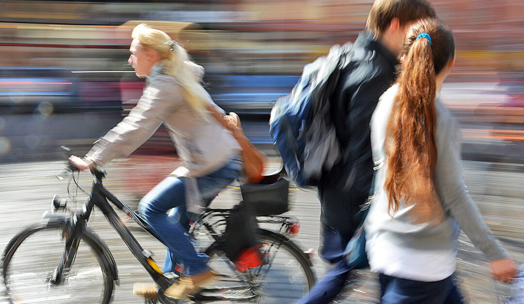 Multa para pedestres e ciclistas: o que muda a partir de abril