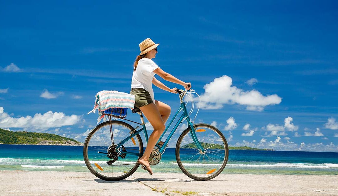 Pedalar na praia: boas razões para deixar o carro em casa