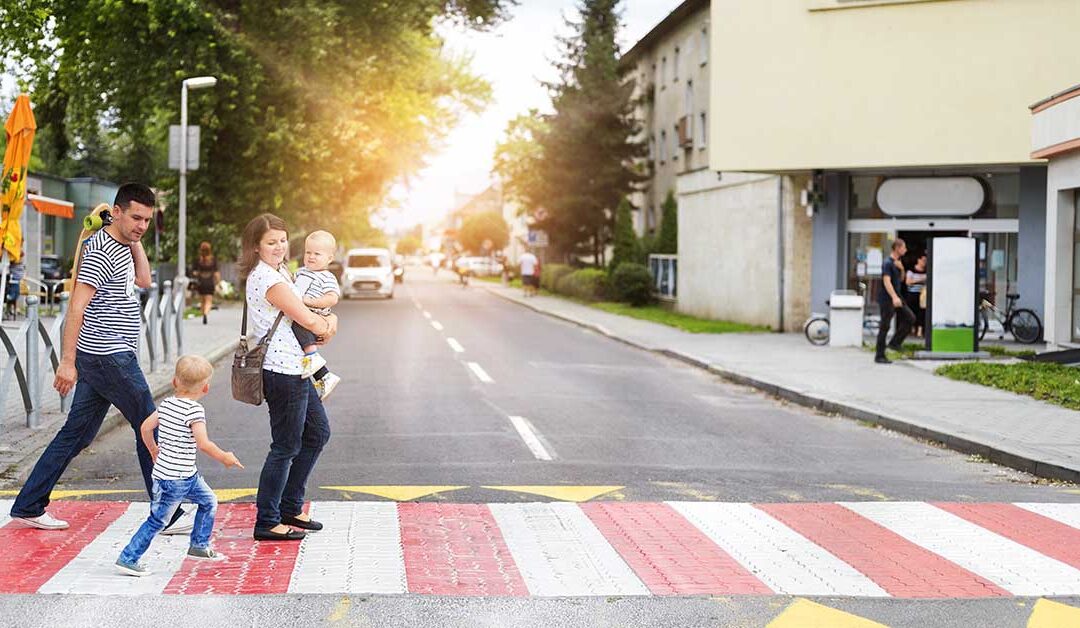 A importância da faixa de pedestres e as regras para uma travessia segura